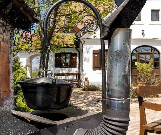 Gastland M1 Hotel & Conference Center