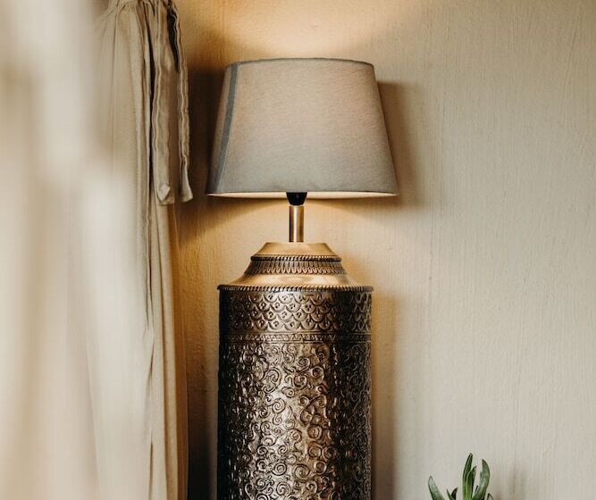 Hlosi Game Lodge   Amakhala Game Reserve