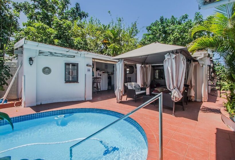 Bed and Breakfast Honeypot Guest House