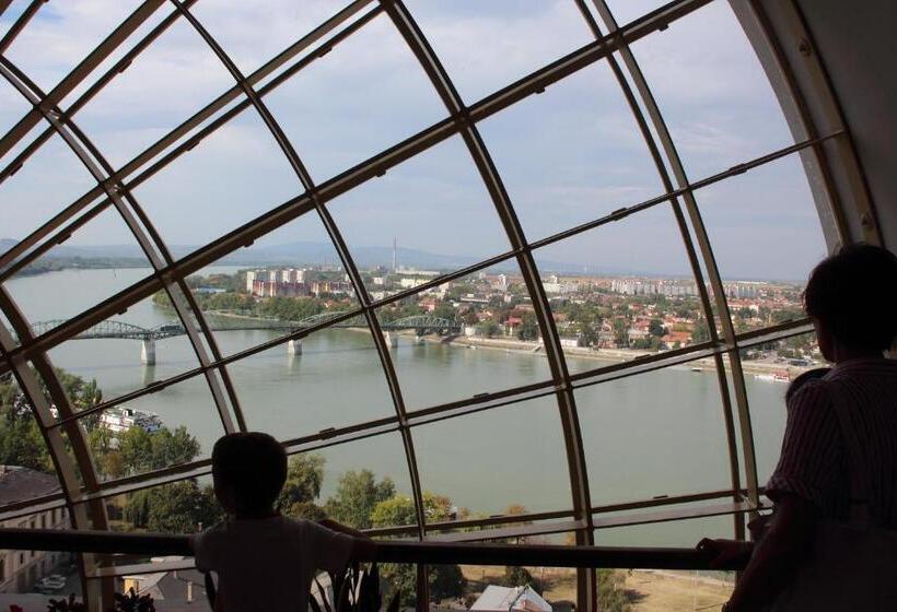 ホテル Adalbert Szent György Ház