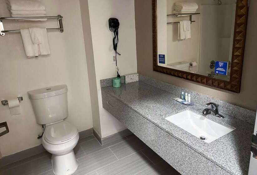 فندق Quality Inn