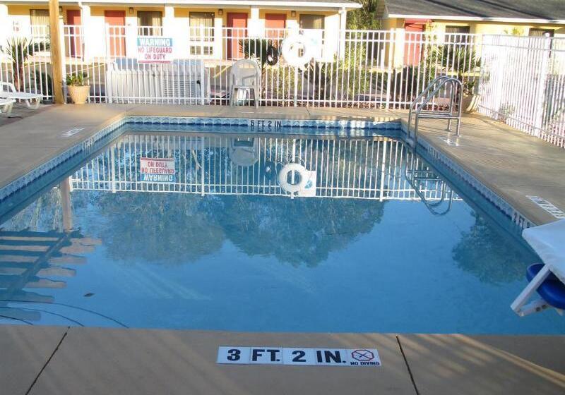 فندق Americas Best Value Inn Starke