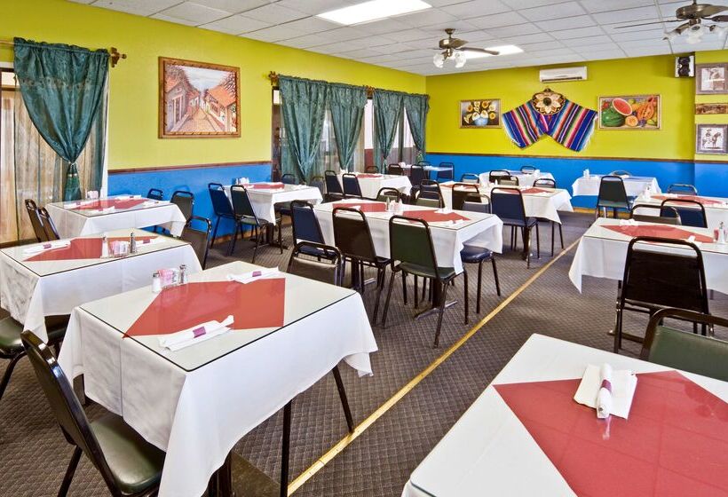 Отель Americas Best Value Inn & Suites Hesston