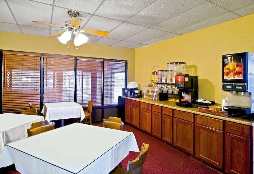 Отель Americas Best Value Inn & Suites Hesston