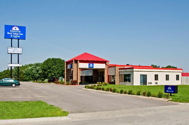 Отель Americas Best Value Inn & Suites Hesston