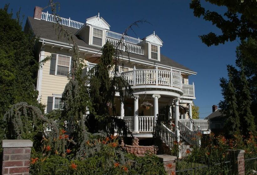 Отель Big Yellow Inn