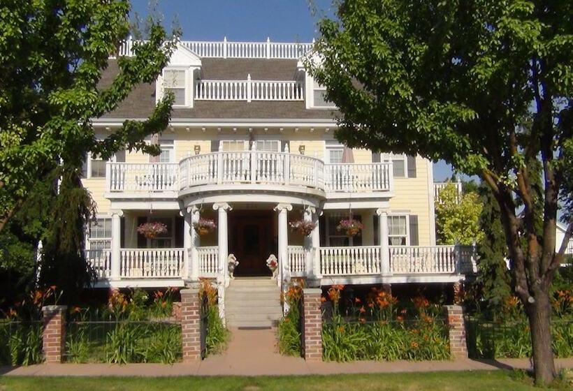 Отель Big Yellow Inn