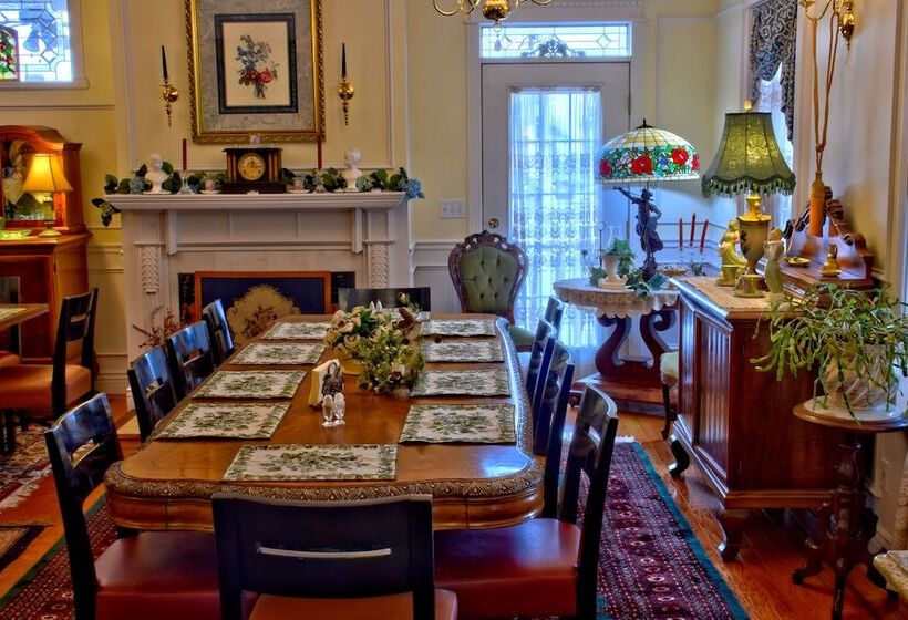 Отель Big Yellow Inn