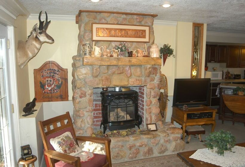 Отель Big Yellow Inn