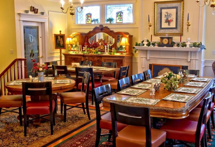 Отель Big Yellow Inn