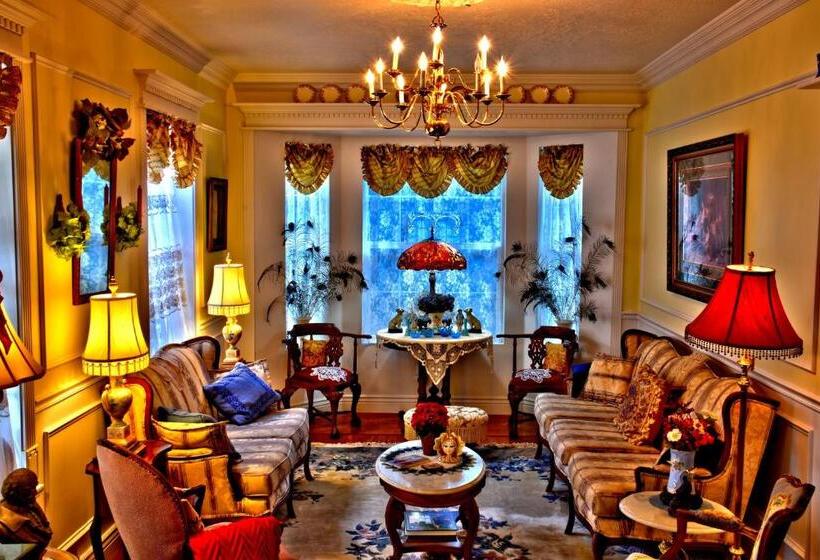 Отель Big Yellow Inn