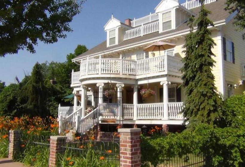 Отель Big Yellow Inn