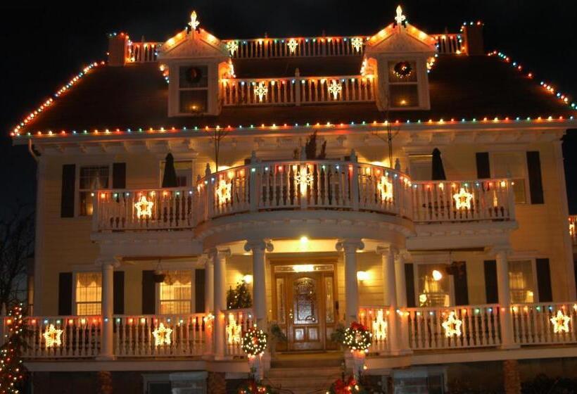 Отель Big Yellow Inn