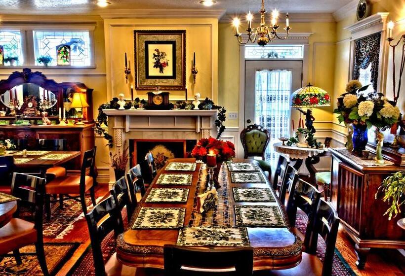 Отель Big Yellow Inn