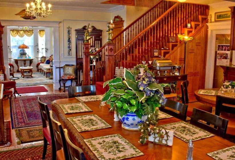 Отель Big Yellow Inn