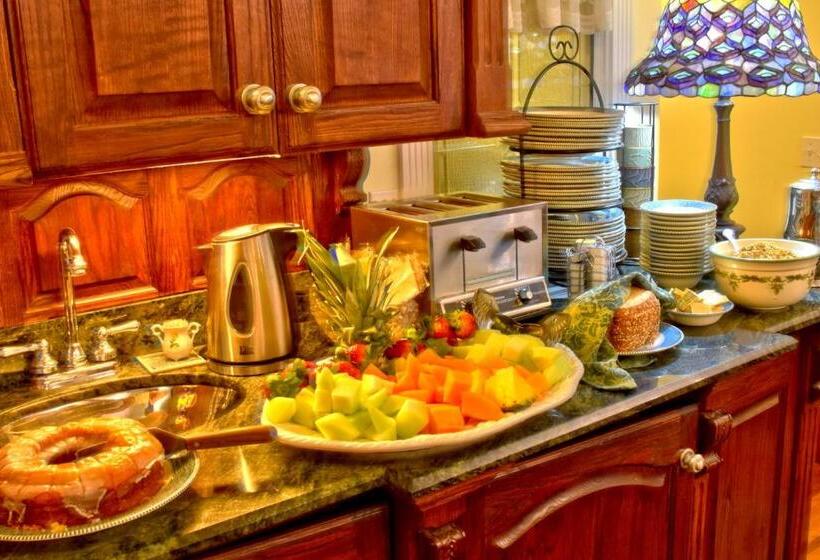 Отель Big Yellow Inn