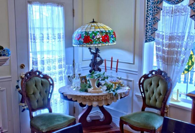 Отель Big Yellow Inn