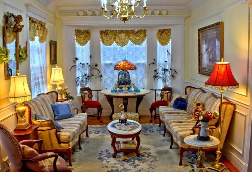 Отель Big Yellow Inn