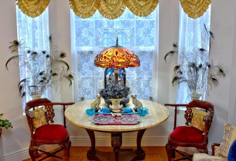 Отель Big Yellow Inn