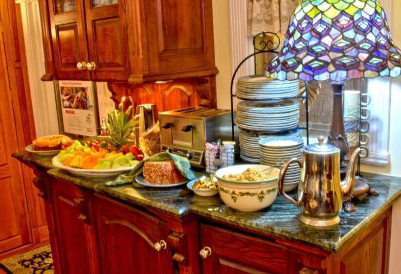 Отель Big Yellow Inn