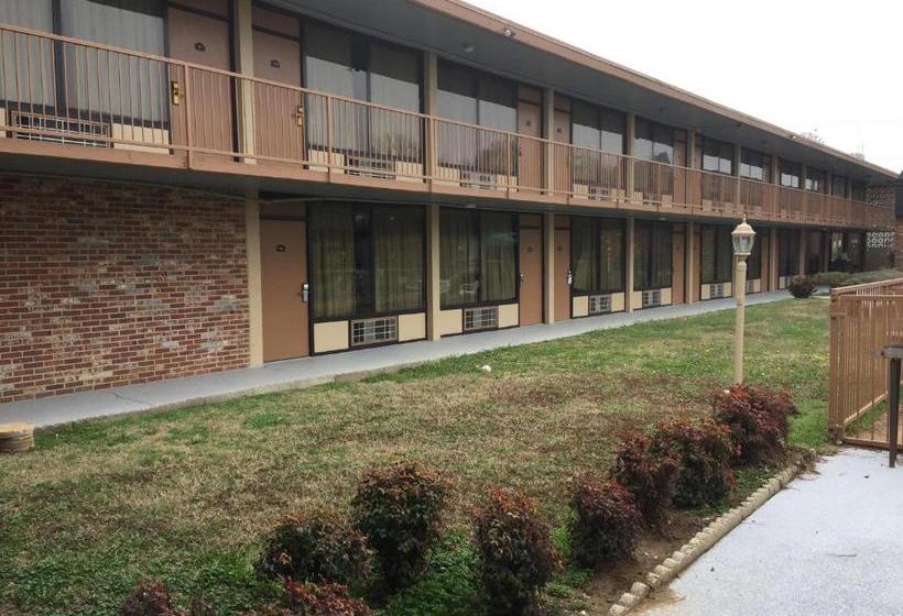 فندق Columbus Inn & Suites