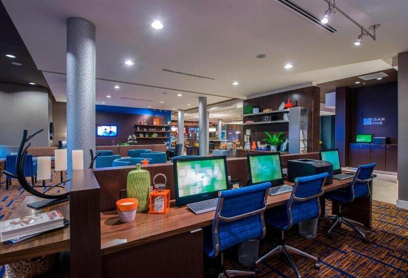 هتل Courtyard By Marriott Columbus