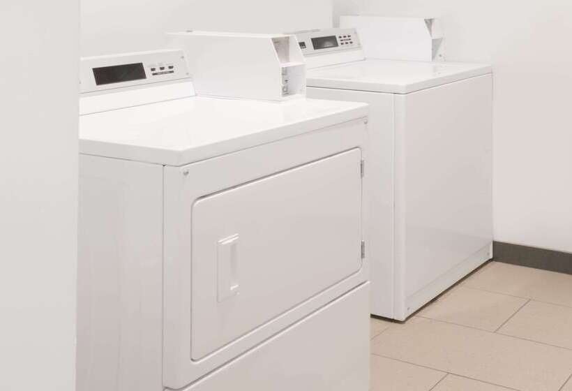 فندق Days Inn By Wyndham Watertown Fort Drum