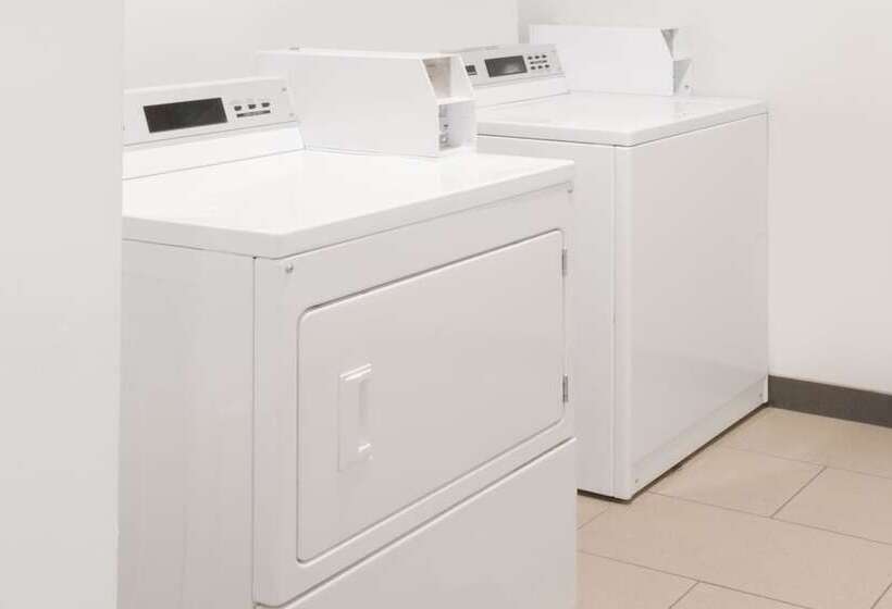 فندق Days Inn By Wyndham Watertown Fort Drum