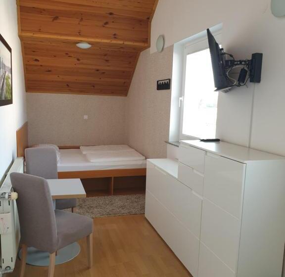 هتل Dežman Apartments & Rooms