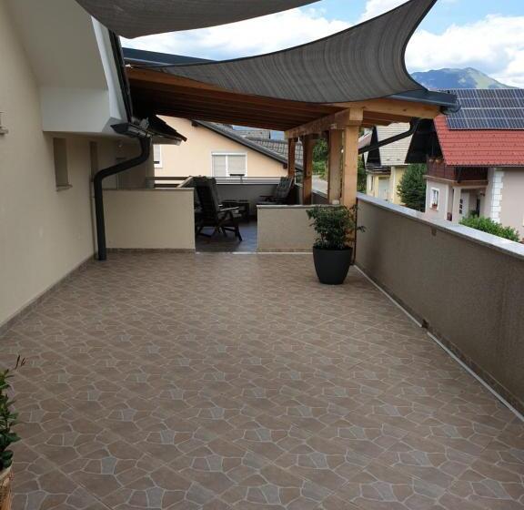 هتل Dežman Apartments & Rooms