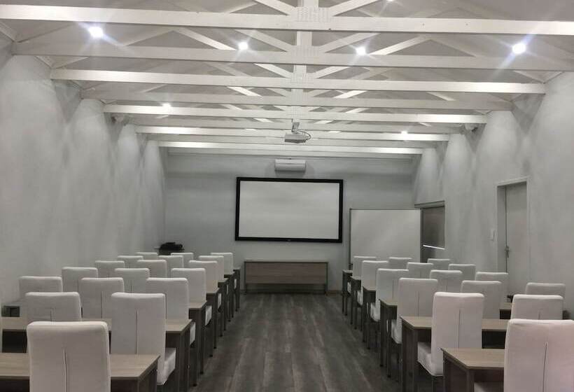 ホテル Dersley Manor