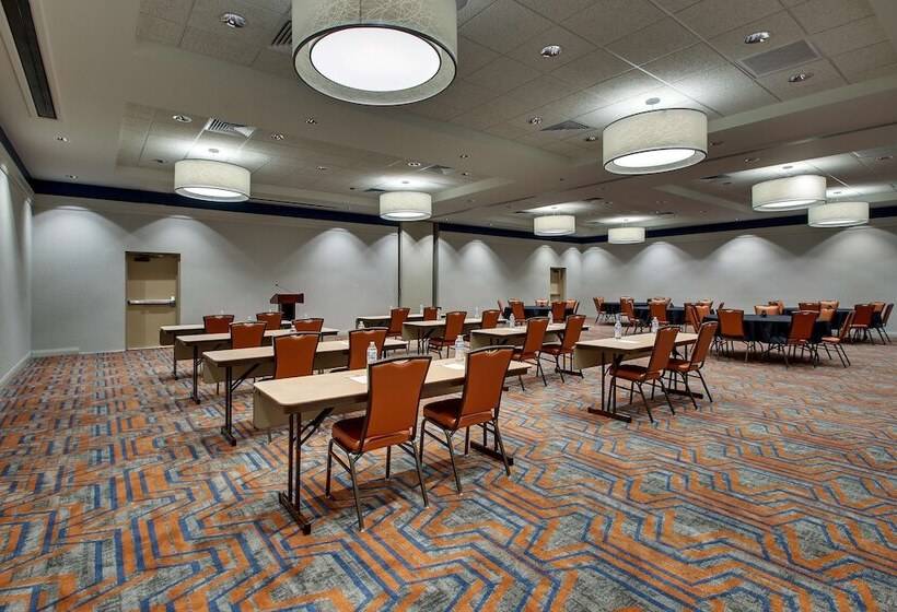 酒店 Drury Inn & Suites Iowa City Coralville