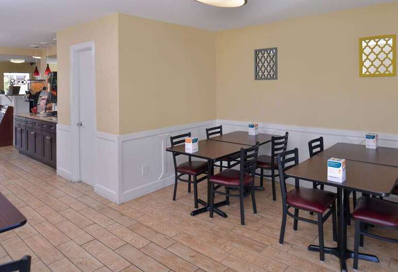 ホテル Econo Lodge