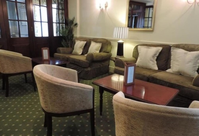 בית מלון כפרי Falcon