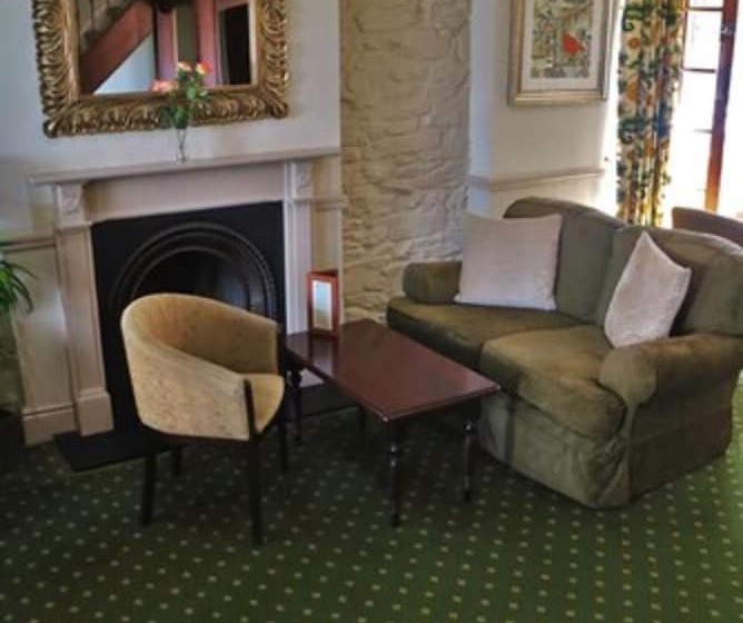 בית מלון כפרי Falcon