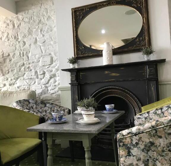 בית מלון כפרי Falcon