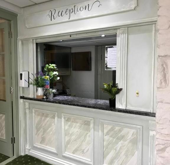 בית מלון כפרי Falcon