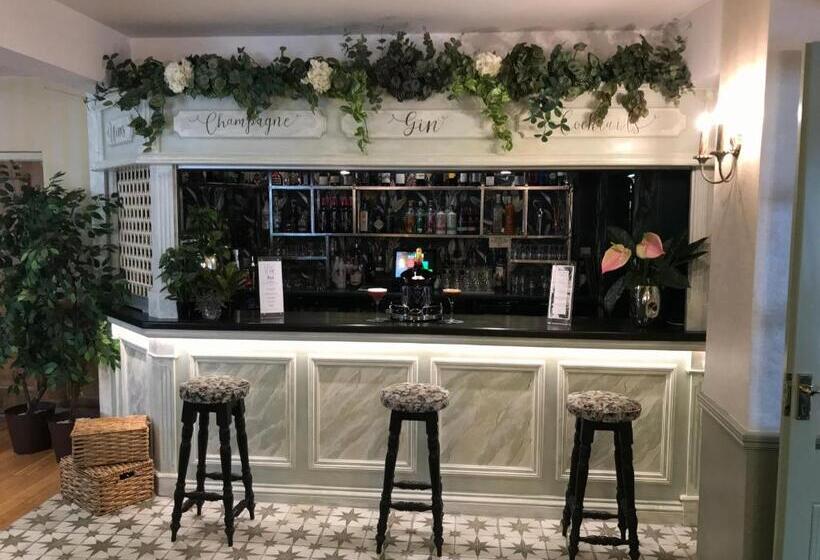 בית מלון כפרי Falcon