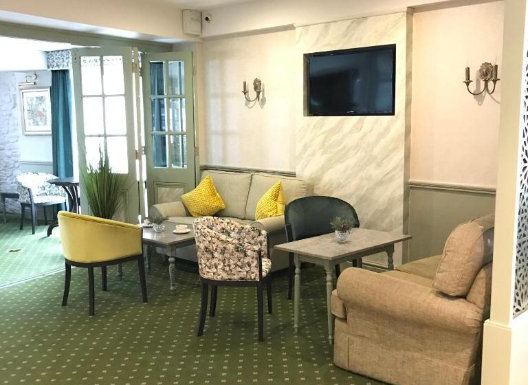 בית מלון כפרי Falcon