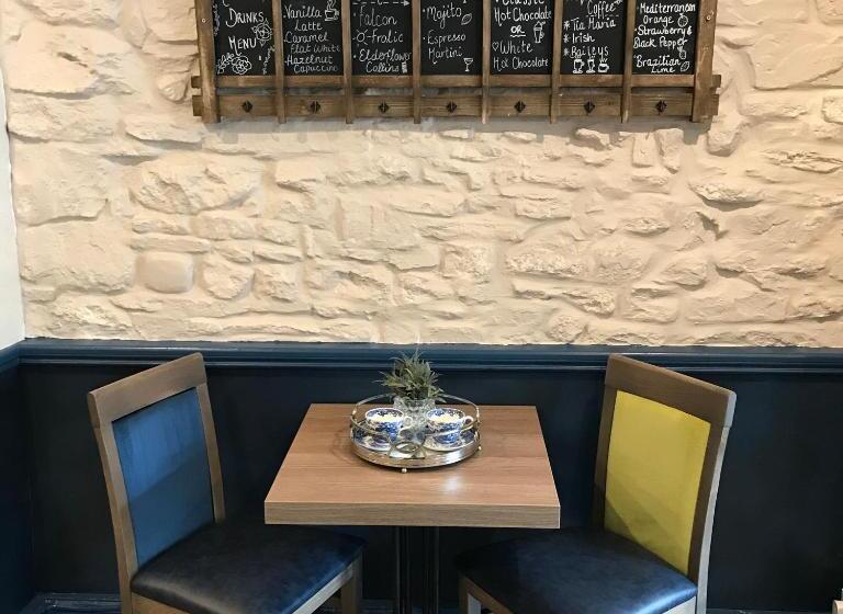 בית מלון כפרי Falcon