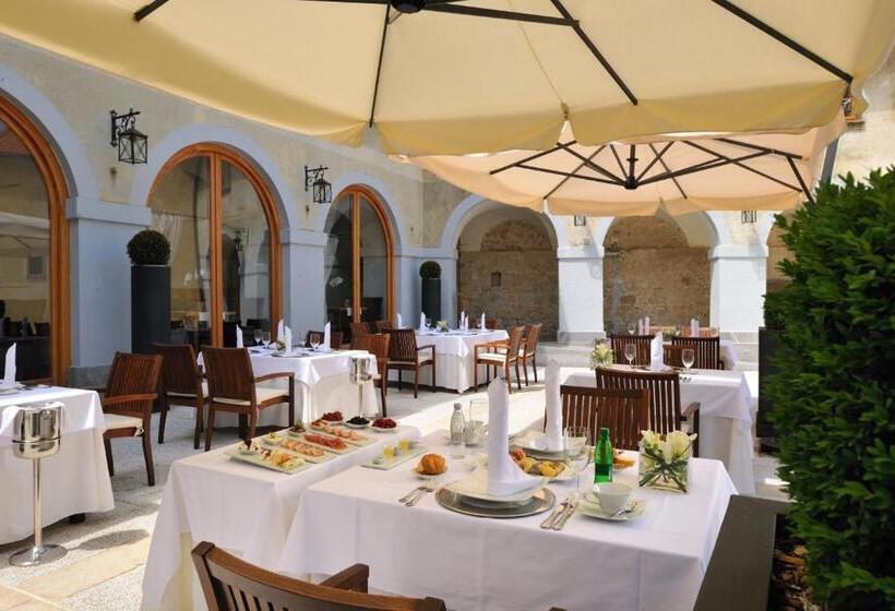 هتل Grad Otočec   Relais Chateaux