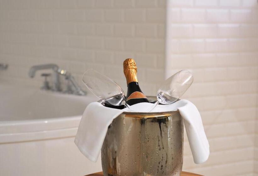 هتل Grad Otočec   Relais Chateaux