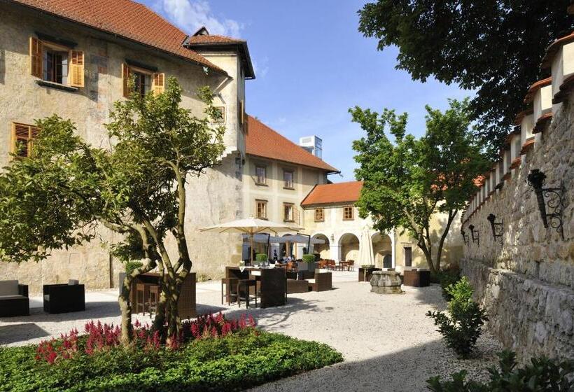 هتل Grad Otočec   Relais Chateaux