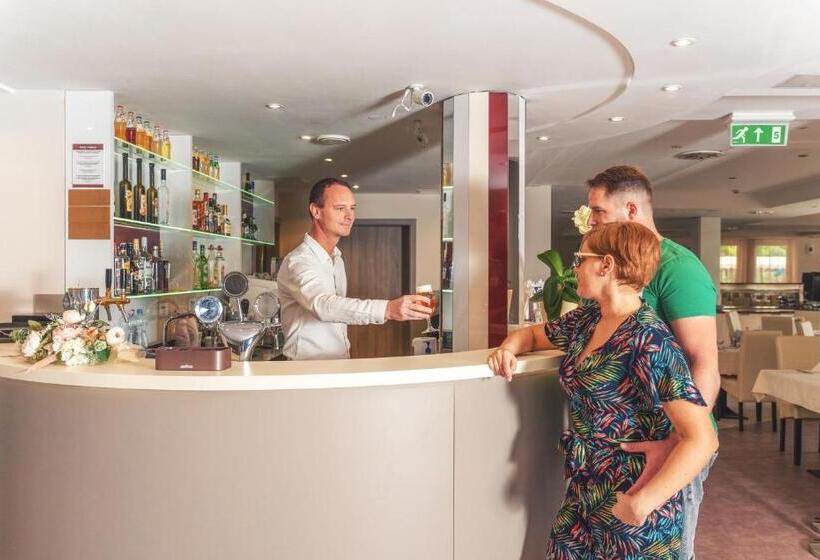 ホテル Granada Conference, Wellness And Sport