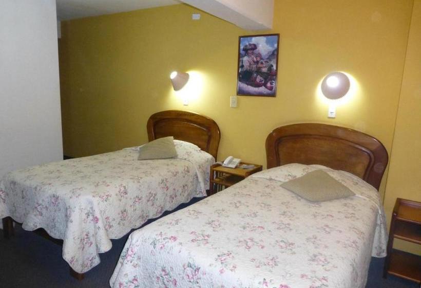 ホテル Hostal Helena S House