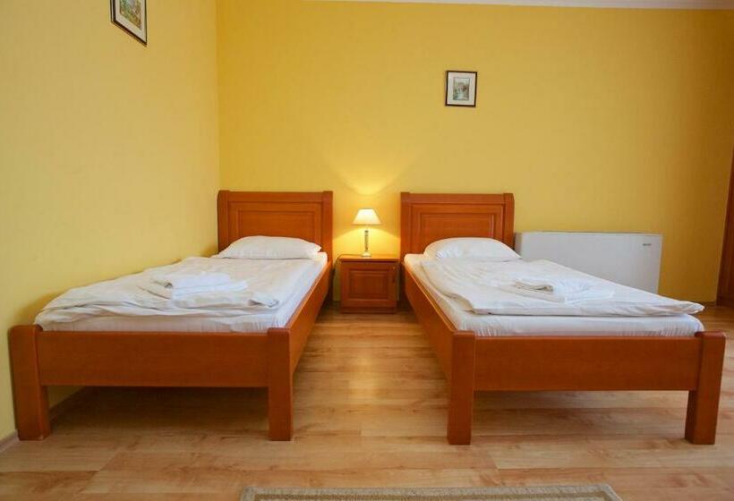 בית מלון כפרי Járja