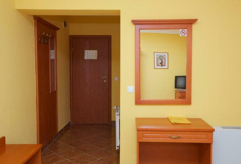 בית מלון כפרי Járja