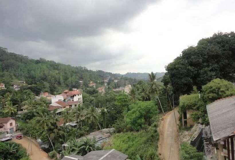 فندق Majestic Tourist