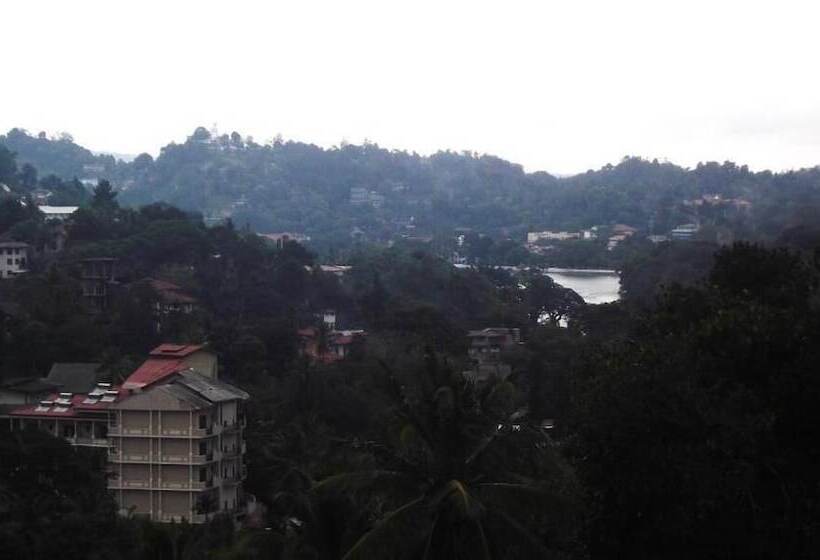 فندق Majestic Tourist