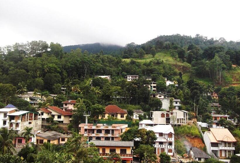 فندق Majestic Tourist